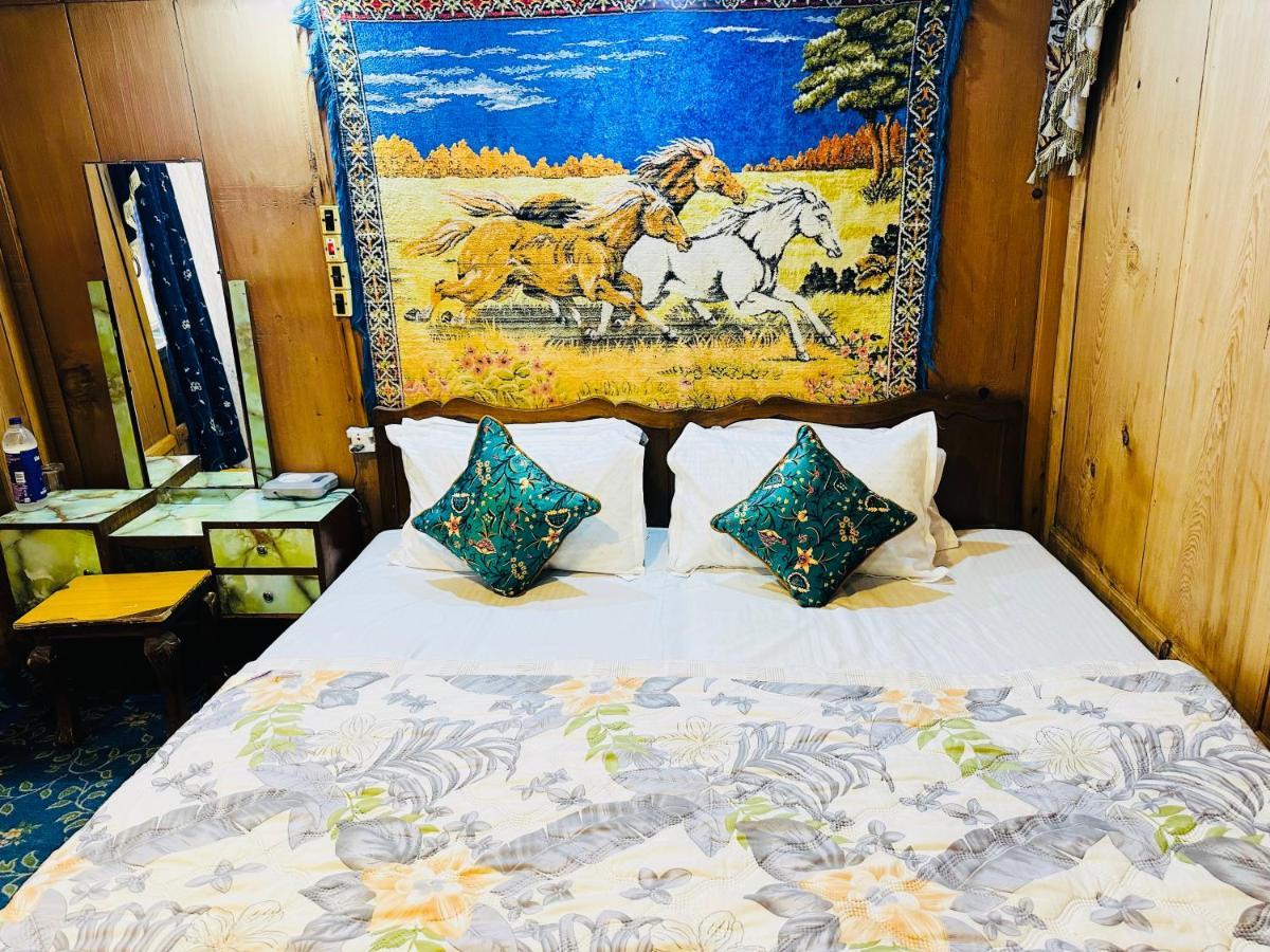 Bed and Breakfast Houseboat New Retreat Group Srīnagar Zewnętrze zdjęcie