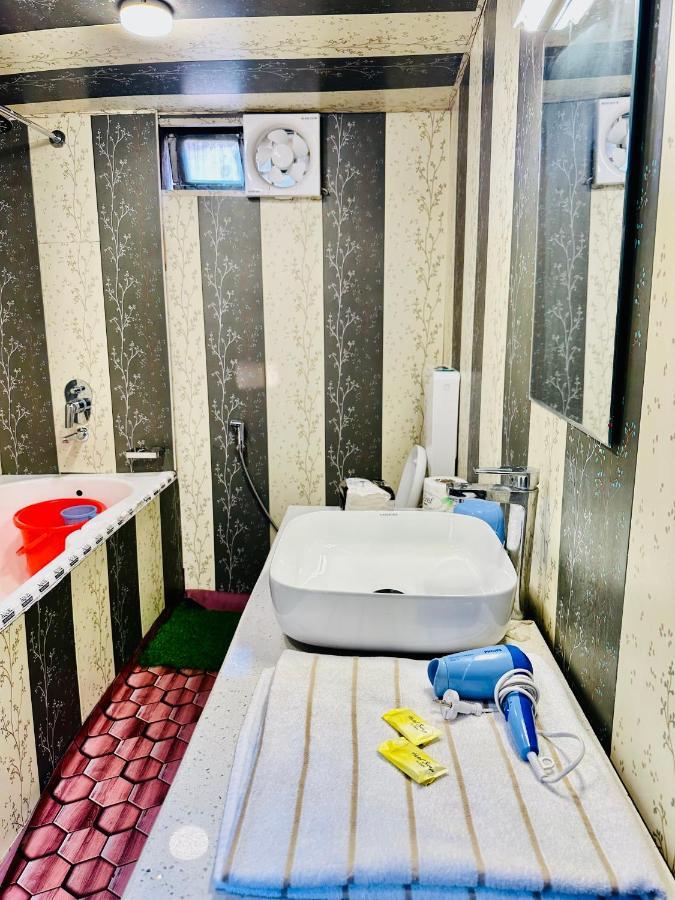 Bed and Breakfast Houseboat New Retreat Group Srīnagar Zewnętrze zdjęcie